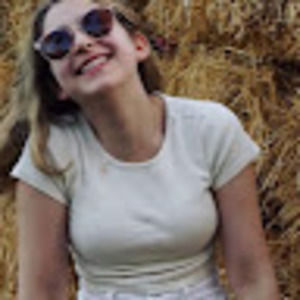 Meet your Posher, Lara